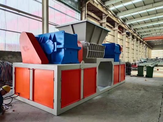 Eenastig versnipper voor het recyclen van kunststofafval en het verwerken van multifunctionele legeringen